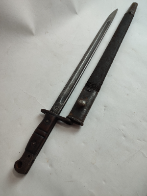 Discover our unique Winchester P1913 dated 1917 bayonet collection– marked, tested, and authentic. Despite its wear, it maintains its historical charm. Own a piece of history now!