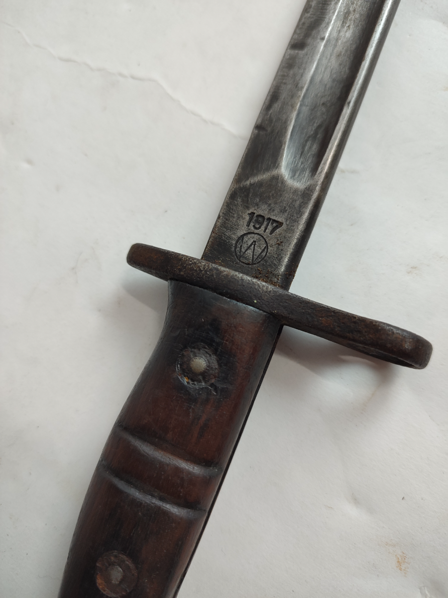 Discover our unique Winchester P1913 dated 1917 bayonet collection– marked, tested, and authentic. Despite its wear, it maintains its historical charm. Own a piece of history now!