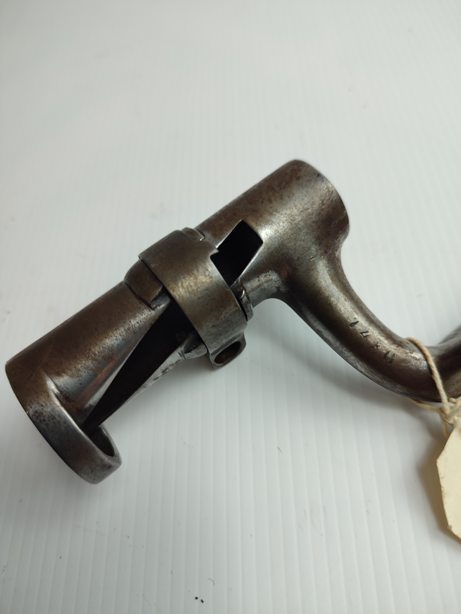 Discover our Podewils rifle model 1858/67 with a Lindner Braunmuhl bayonet. Missing ring bolt, but in good condition. Shop now!