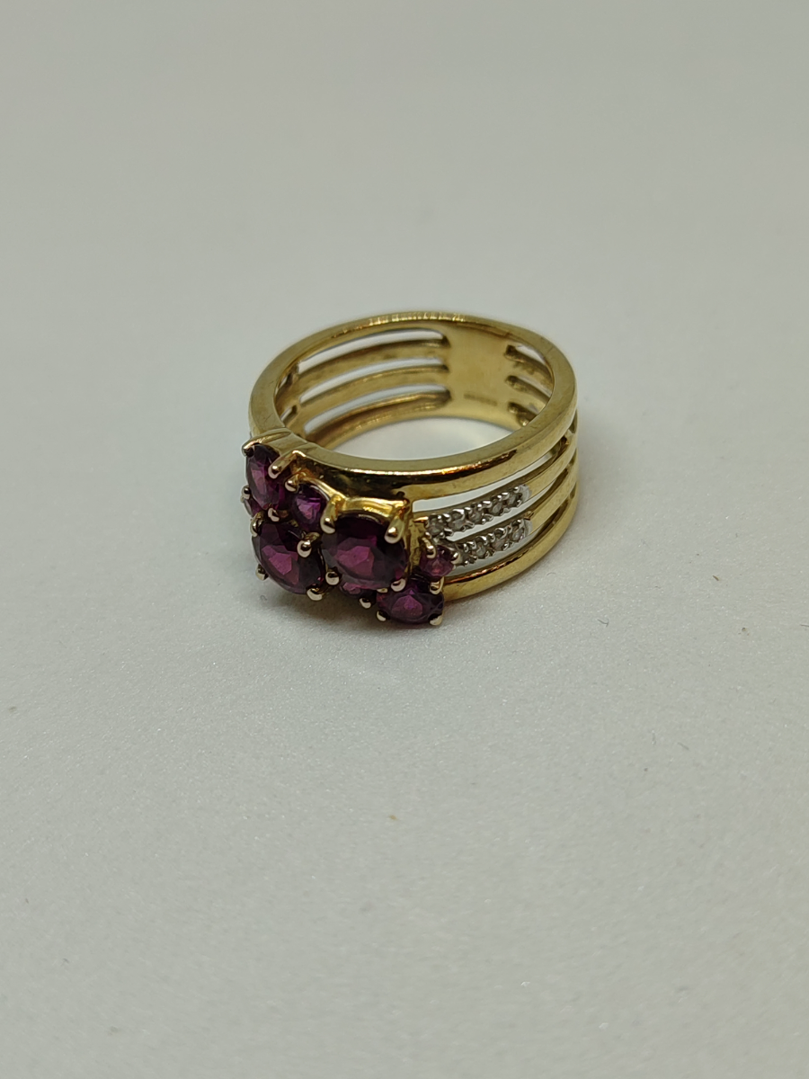 Discover our stunning 9ct gold diamond and garnet dress ring, hallmarked in Birmingham 2009. Weighing 4.3g, it's a perfect size N. Shop now for unique elegance!