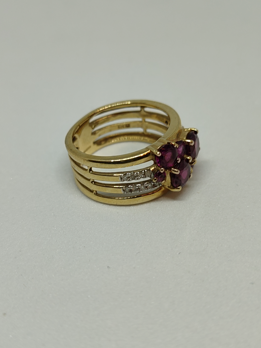 Discover our stunning 9ct gold diamond and garnet dress ring, hallmarked in Birmingham 2009. Weighing 4.3g, it's a perfect size N. Shop now for unique elegance!