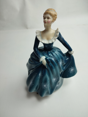 Find the perfect Royal Doulton figurine in excellent condition for your collection! Shop now and add a piece of history to your home.