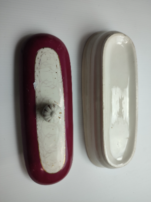 Discover our selection of Victorian toothbrush holders in good condition. Shop now and add a vintage touch to your bathroom decor. Act fast!