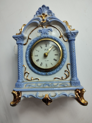 Discover our attractive range of Japanese-made Landex ceramic alarm clocks. High-quality, unique designs. Grab yours now and add elegance to your mornings.