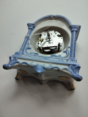 Discover our attractive range of Japanese-made Landex ceramic alarm clocks. High-quality, unique designs. Grab yours now and add elegance to your mornings.