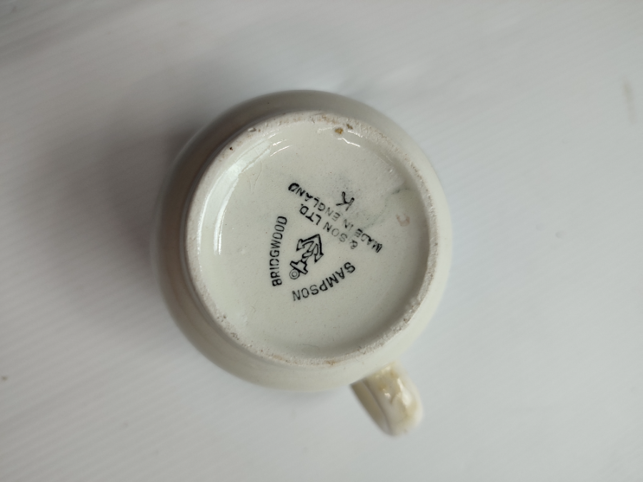 Discover our collection of Elizabeth II coronation mugs by Sampson Bridgewood. Rare and exquisite, they are perfect for collectors. Buy now to own a piece of history!