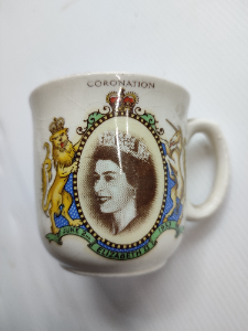 Discover our collection of Elizabeth II coronation mugs by Sampson Bridgewood. Rare and exquisite, they are perfect for collectors. Buy now to own a piece of history!