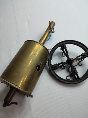 Discover our high-quality W.S Salter Bottle Jack & Ring No.25. Robust, reliable, and ready for any task. Shop now for the best in engineering excellence.