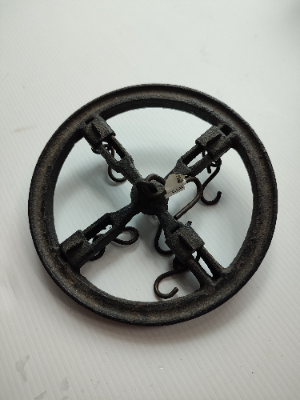 Discover our high-quality W.S Salter Bottle Jack & Ring No.25. Robust, reliable, and ready for any task. Shop now for the best in engineering excellence.