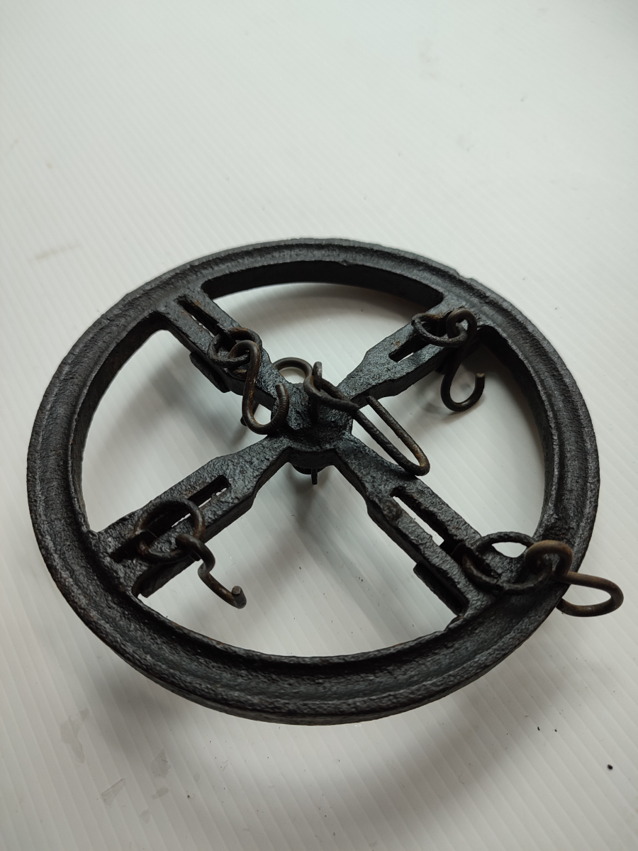 Discover our high-quality W.S Salter Bottle Jack & Ring No.25. Robust, reliable, and ready for any task. Shop now for the best in engineering excellence.