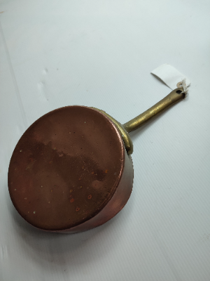 Discover our range of authentic Victorian copper pans. Small, sturdy, and beautifully crafted. Start your antique collection now. Shop today!