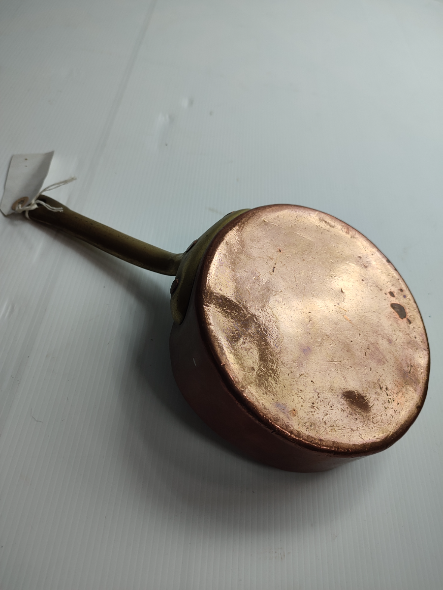 Discover our small copper pan, perfect for home chefs! High-quality, durable and heats evenly. Shop now for kitchen essentials. Make your cooking experience better!