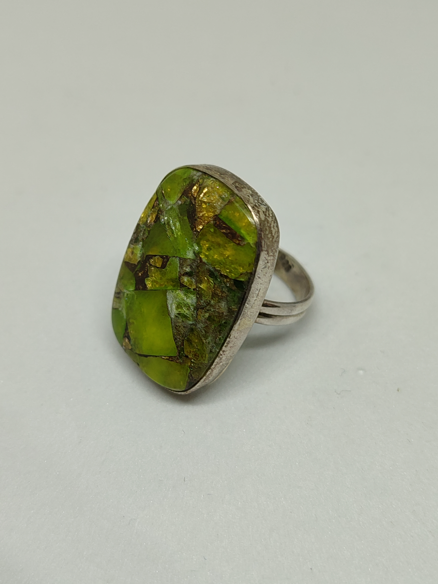Explore our range of silver rings with genuine copper peridot. Unique designs, top-quality materials. Shop now and find your perfect piece of jewellery!