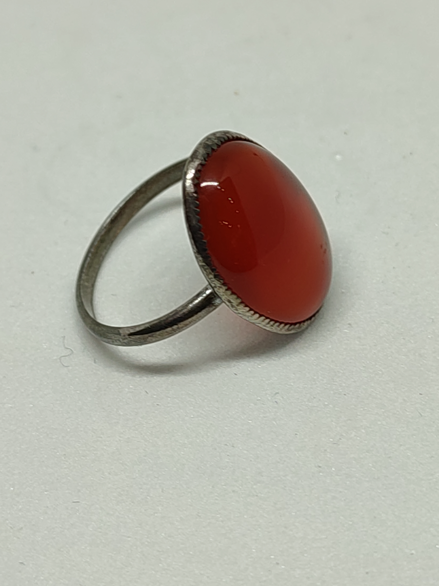 Discover our collection of white metal rings. Get enchanted by a unique piece with an orange stone. Top quality materials. Book a free consultation today!