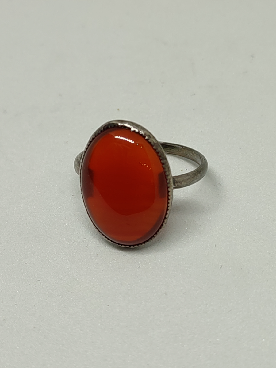 Discover our collection of white metal rings. Get enchanted by a unique piece with an orange stone. Top quality materials. Book a free consultation today!