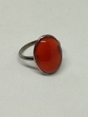 Discover our collection of white metal rings. Get enchanted by a unique piece with an orange stone. Top quality materials. Book a free consultation today!