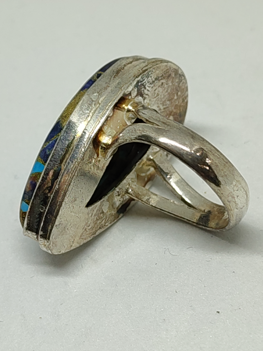 Silver Ring with Oyster Gemstone