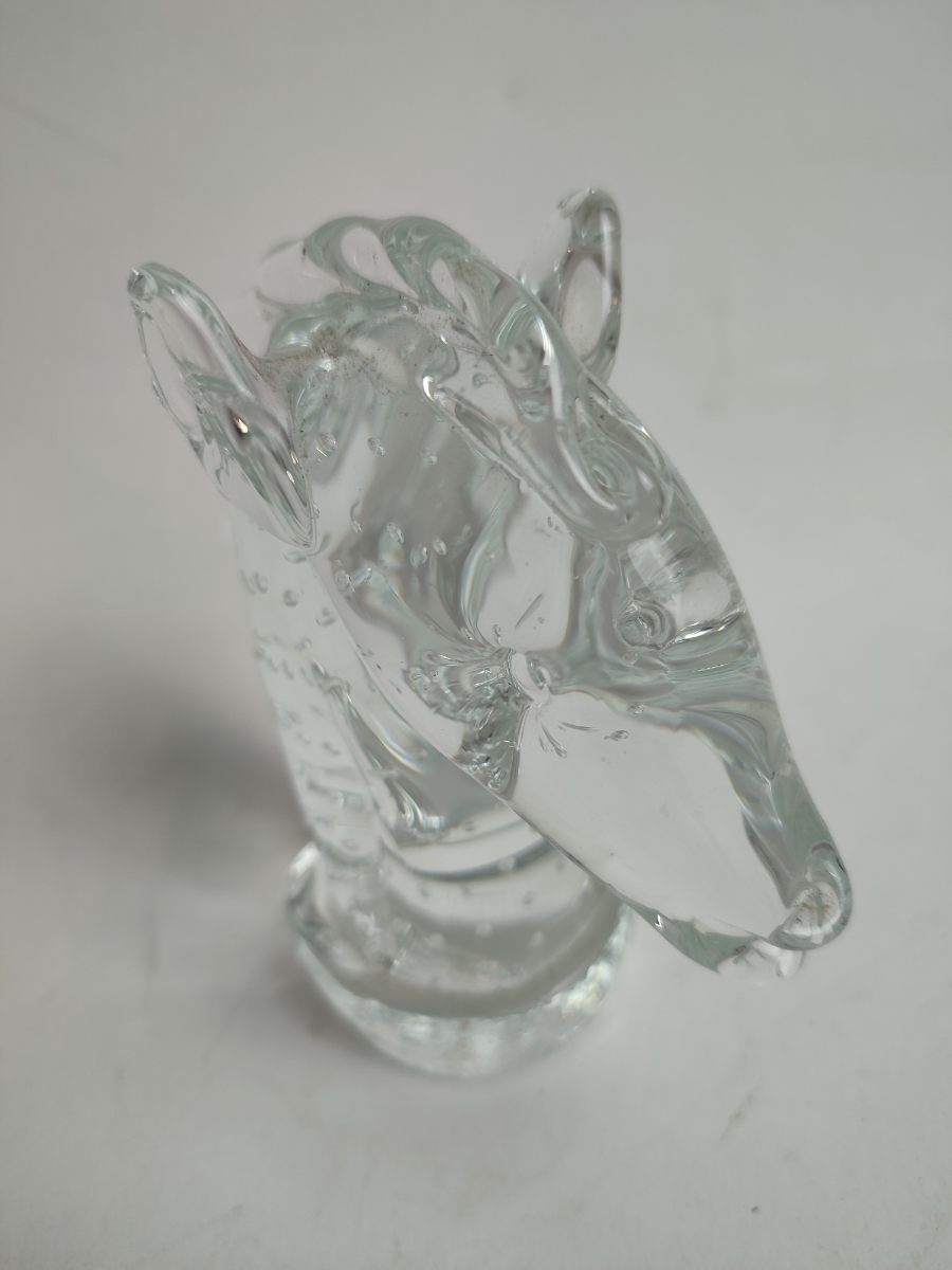 Explore our collection of meticulously crafted horse head glass paperweights. Perfect for your desk decor. Don't wait, buy now & add elegance to your workspace!