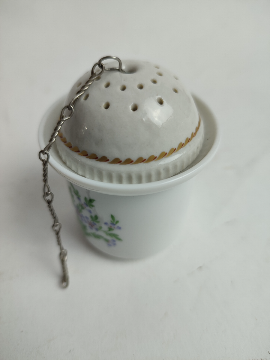 Kaiser Acorn Shaped Tea Strainer