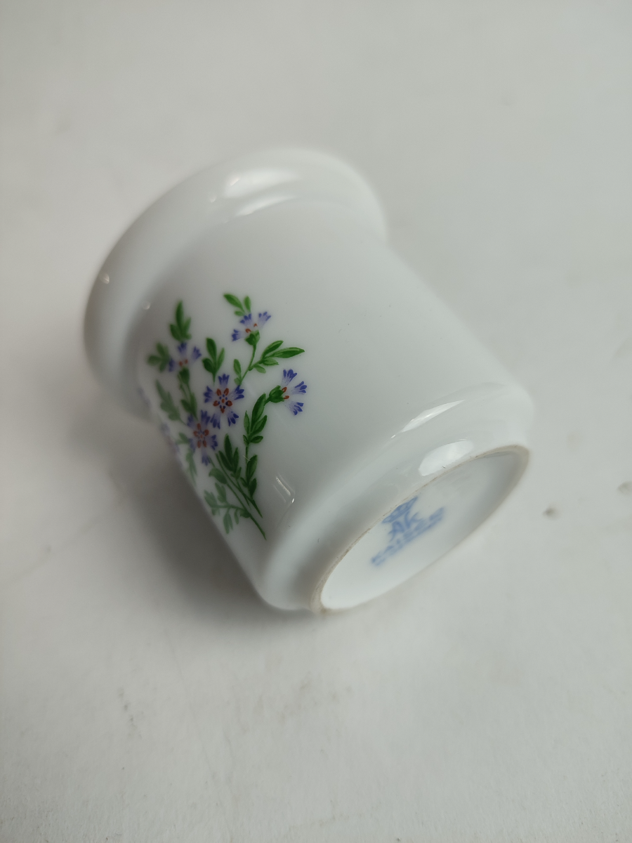 Explore our selection of Kaiser Germany's acorn shaped tea strainers. High quality, durable, and perfect for any tea lover. Shop today and elevate your tea experience!