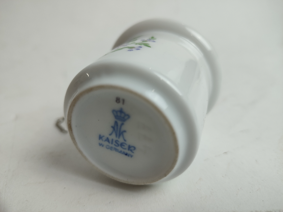 Explore our selection of Kaiser Germany's acorn shaped tea strainers. High quality, durable, and perfect for any tea lover. Shop today and elevate your tea experience!