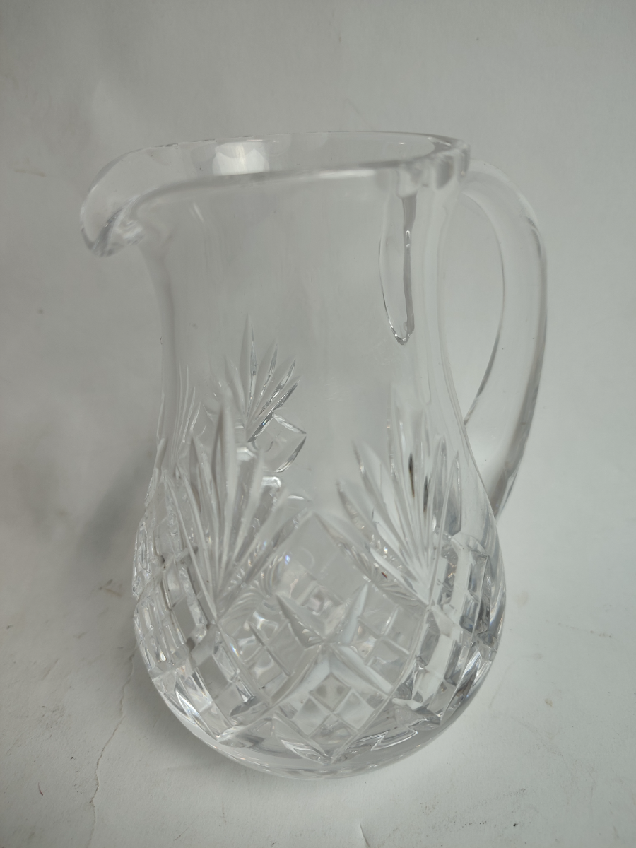 Discover our high-quality, 16cm modern cut glass jug. In excellent condition, it's perfect for your tableware collection. Shop now to add elegance to your dining!