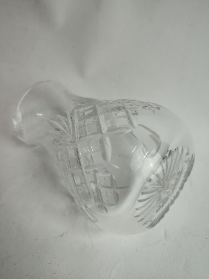 Discover our high-quality, 16cm modern cut glass jug. In excellent condition, it's perfect for your tableware collection. Shop now to add elegance to your dining!