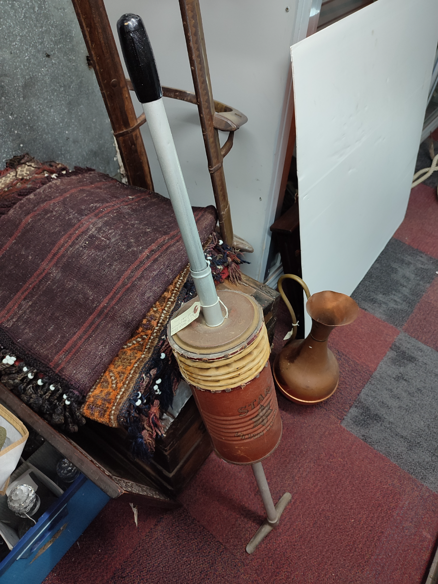 Discover the groundbreaking 1910 vacuum cleaner by Star Engineering Ltd. Compact, powerful, and reliable cleaning. Whip your home into shape today.