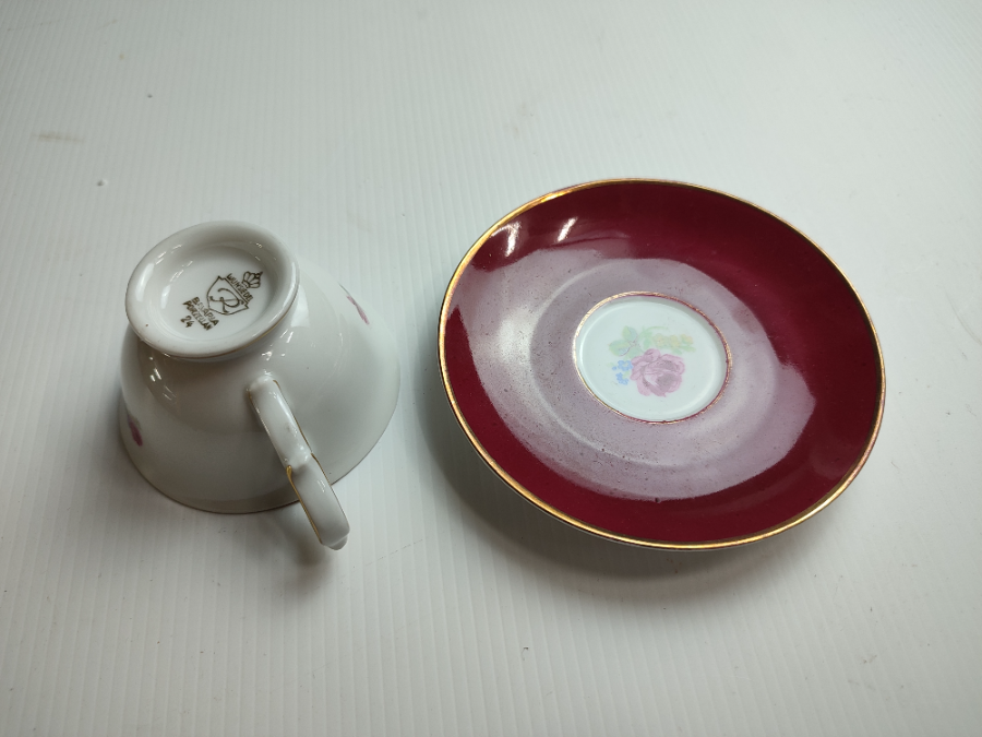 Discover our charming Bavarian miniature cup and saucer set. Exquisitely decorative and 12cm wide. Perfect for collectors. Shop now!