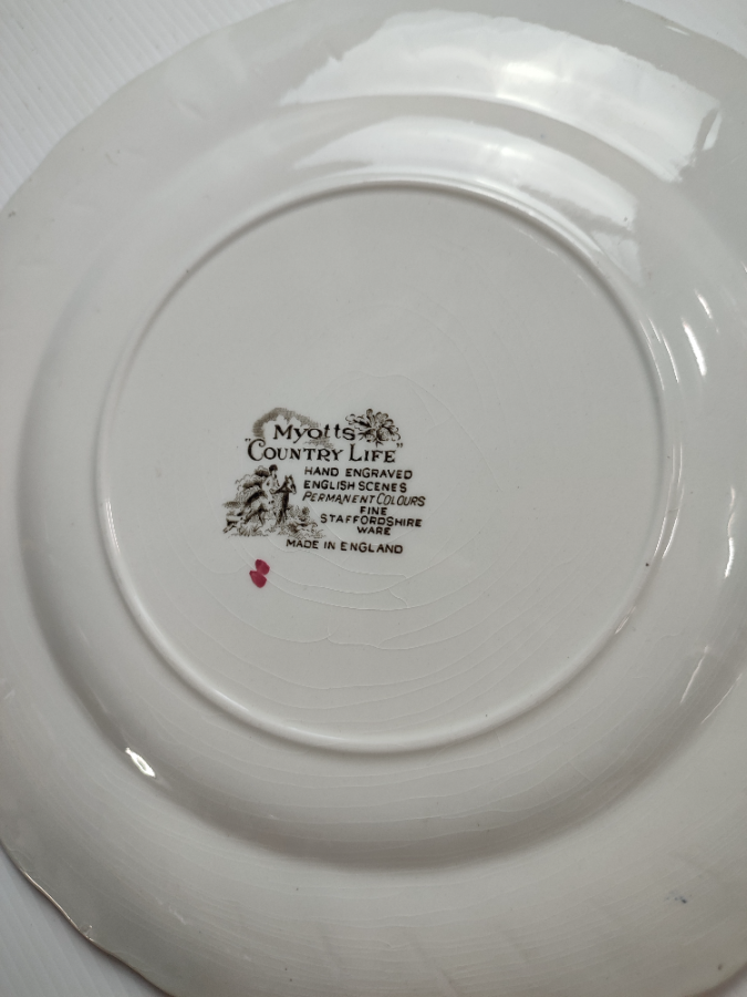 Discover our vast collection of Fine Staffordshire ware, specifically the 'Myott, Country Life' plate with 27cm width. Shop now for your ideal home decoration piece!