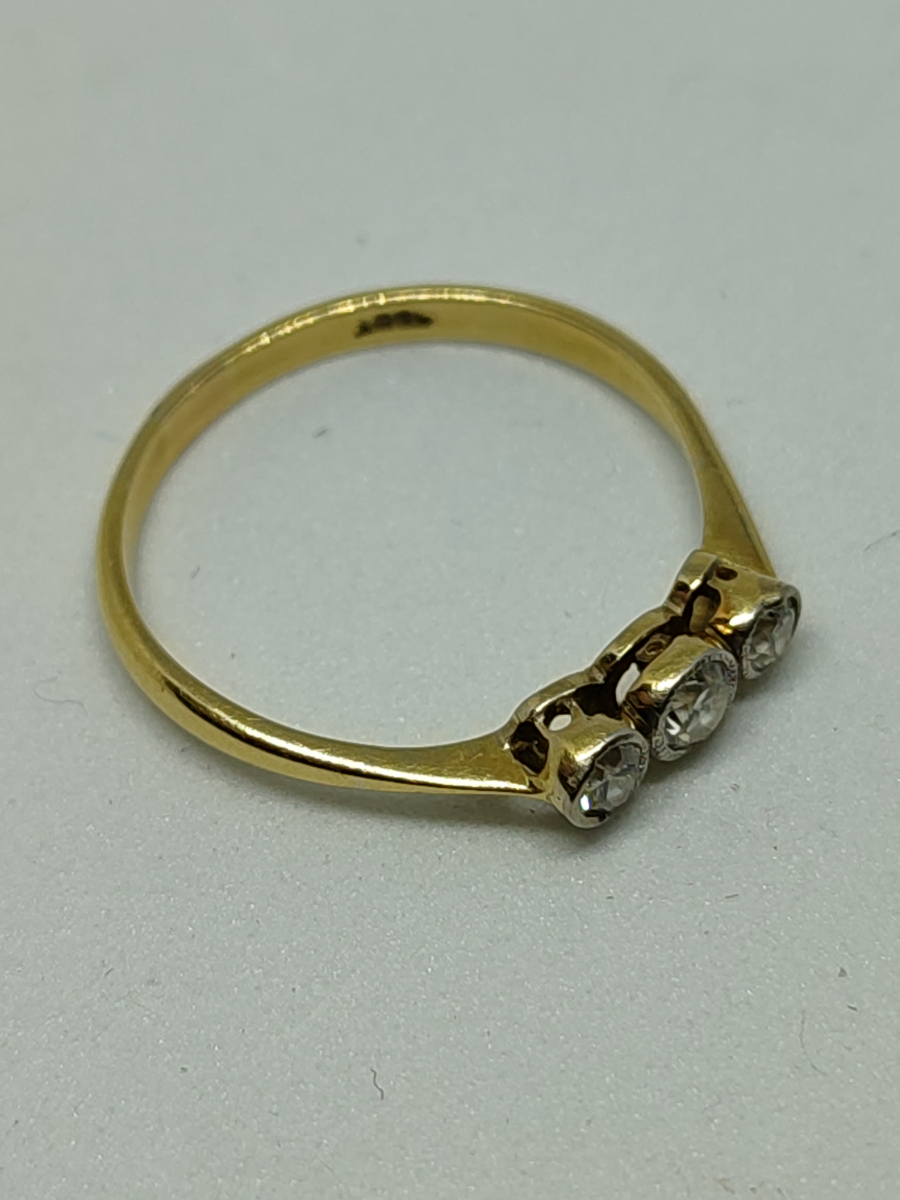 Discover our 18ct gold three stone diamond ring. Featuring 0.40ct diamonds, weighing 2.3g, and available in size R/S. Shop now for timeless elegance.