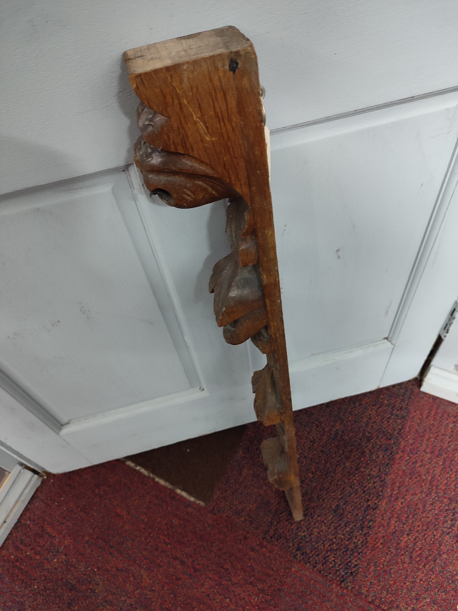 Explore our range of 19th-century antique wooden carvings! At 78cm tall, they are a majestic addition to any collection. Buy now for a timeless piece.