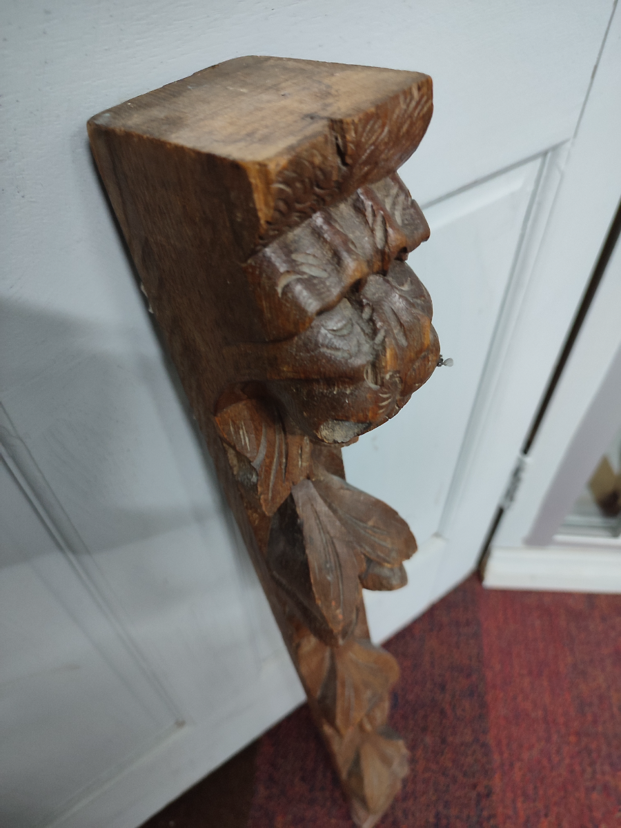 Explore our range of 19th-century antique wooden carvings! At 78cm tall, they are a majestic addition to any collection. Buy now for a timeless piece.