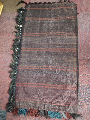 Discover our stunning Persian camel saddle bags! Sized 103 x 55cm, they add an exotic touch to your decor. Buy yours today for an authentic eastern style.