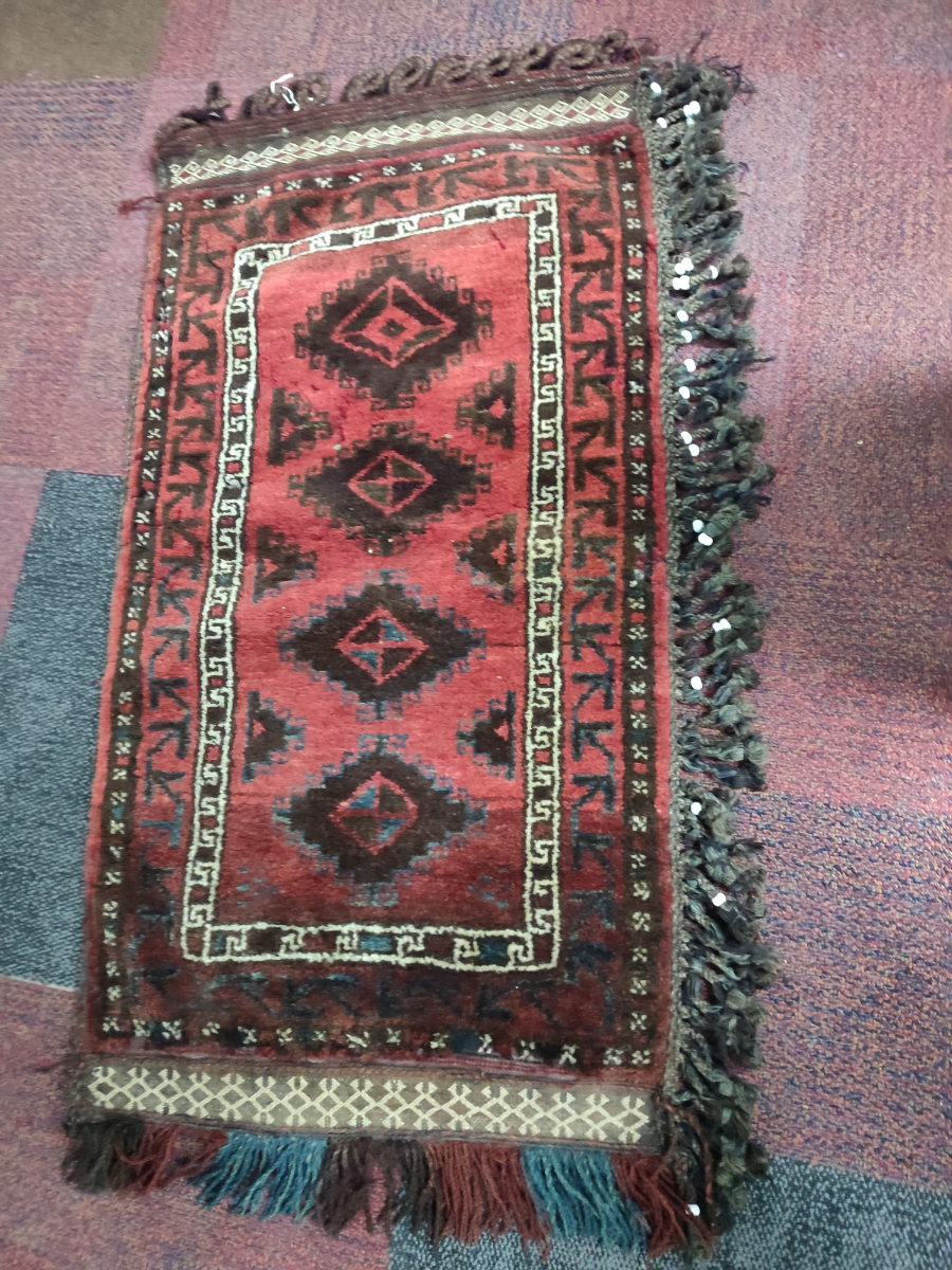 Discover our stunning Persian camel saddle bags! Sized 103 x 55cm, they add an exotic touch to your decor. Buy yours today for an authentic eastern style.