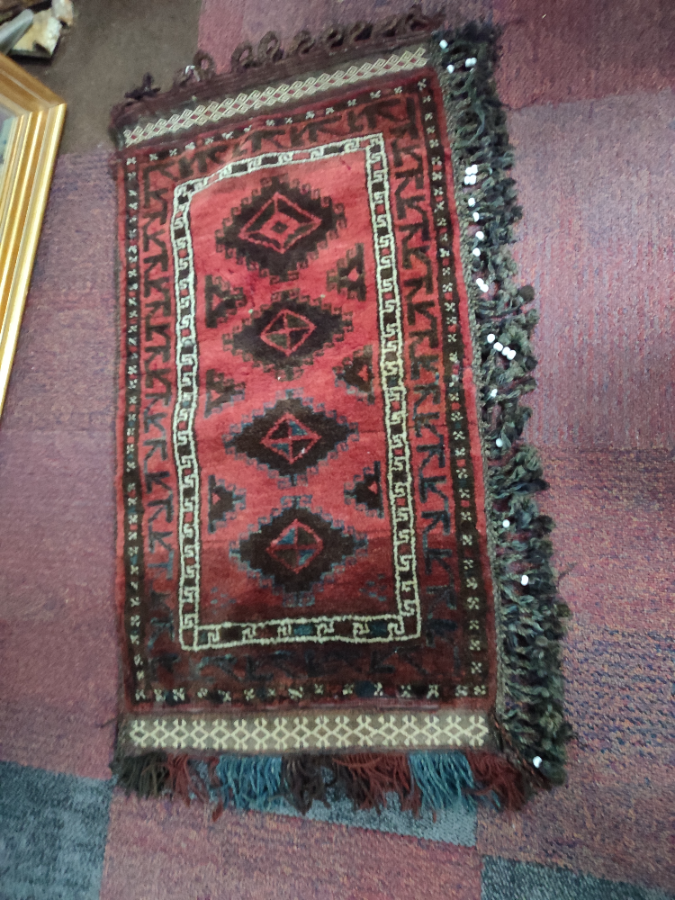 Discover our stunning Persian camel saddle bags! Sized 103 x 55cm, they add an exotic touch to your decor. Buy yours today for an authentic eastern style.