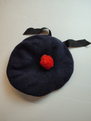 Discover authentic mid 20th century Scottish other ranks bonnets, likely from Argyll and Sunderland Highlanders. Shop now for this unique piece in reasonable condition.