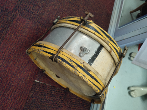 Discover our collection of antique instruments, featuring a 20th Century snare drum by George Potters & Co. Shop now to add authenticity to your musical journey!