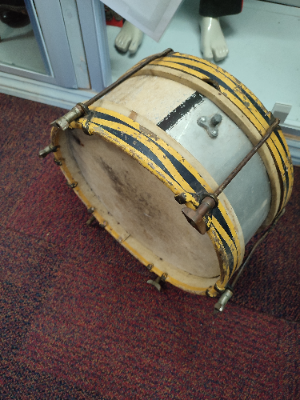 Discover our collection of antique instruments, featuring a 20th Century snare drum by George Potters & Co. Shop now to add authenticity to your musical journey!