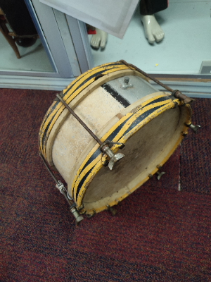 Discover our collection of antique instruments, featuring a 20th Century snare drum by George Potters & Co. Shop now to add authenticity to your musical journey!