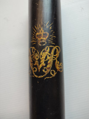 Discover our range of antique Victorian police truncheons. Shop now to own a piece of the 19th century! This 39cm truncheon awaits in good condition.