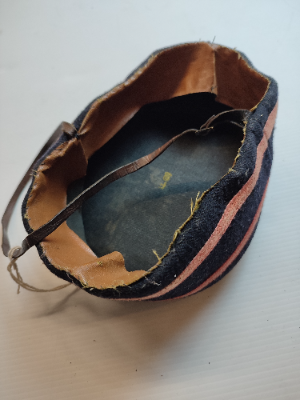 Explore our collection of genuine Boys Brigade pillbox caps in excellent condition. Order now to add a vintage touch to your wardrobe!