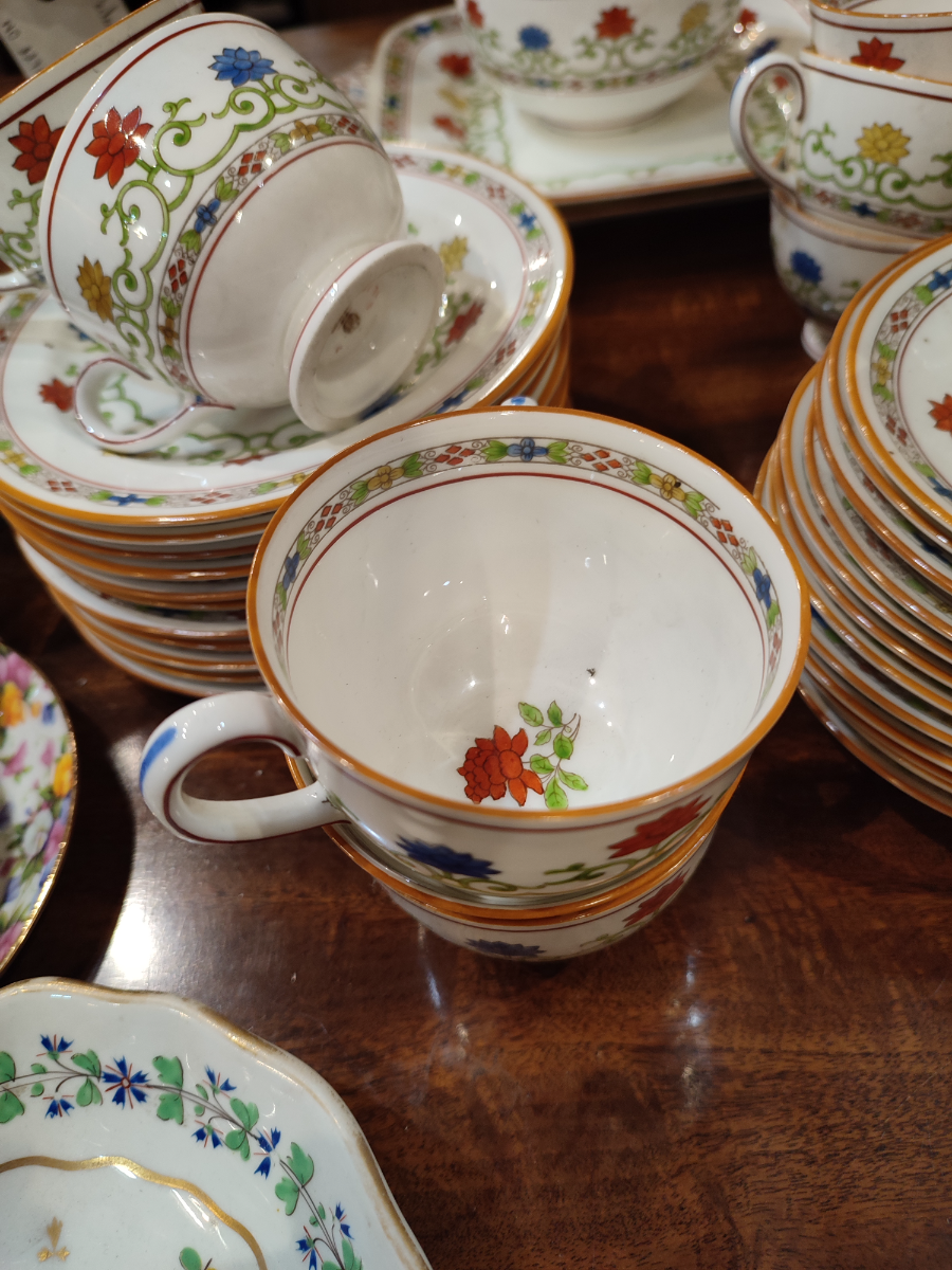 Discover our collection of early 20th c. Wedgewood 'Rose Pattern' tea service sets. Exceptionally preserved, perfectly complements any dining occasion. Shop now!