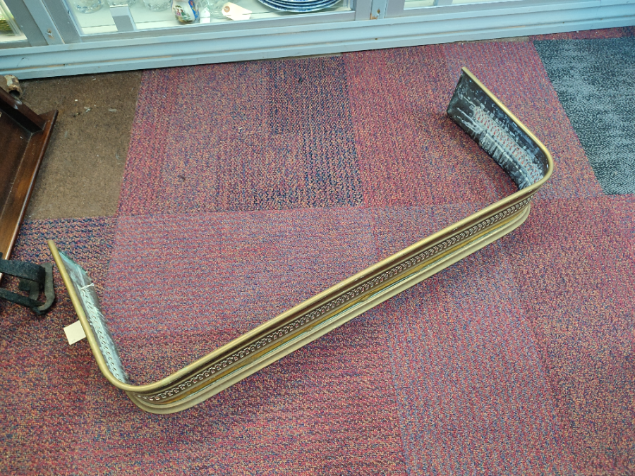 Explore our collection of Victorian brass fire fenders! With a length of 85cm, it's the perfect addition to your fireplace. Shop now to add classic beauty to your home!