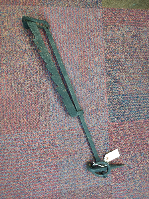 Experience the charm of the past with our Victorian adjustable pan hooks. Top quality, durable and easy to install. Shop now and add a vintage touch to your kitchen.