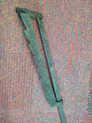 Experience the charm of the past with our Victorian adjustable pan hooks. Top quality, durable and easy to install. Shop now and add a vintage touch to your kitchen.