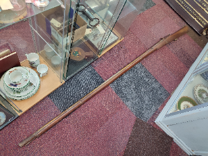 Discover our early 19th century battlement Gun from Jaipur's Palace. Impeccable length of 8ft! Explore now and own a piece of Indian history.