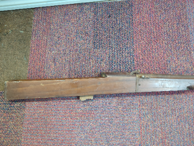 Discover our early 19th century battlement Gun from Jaipur's Palace. Impeccable length of 8ft! Explore now and own a piece of Indian history.