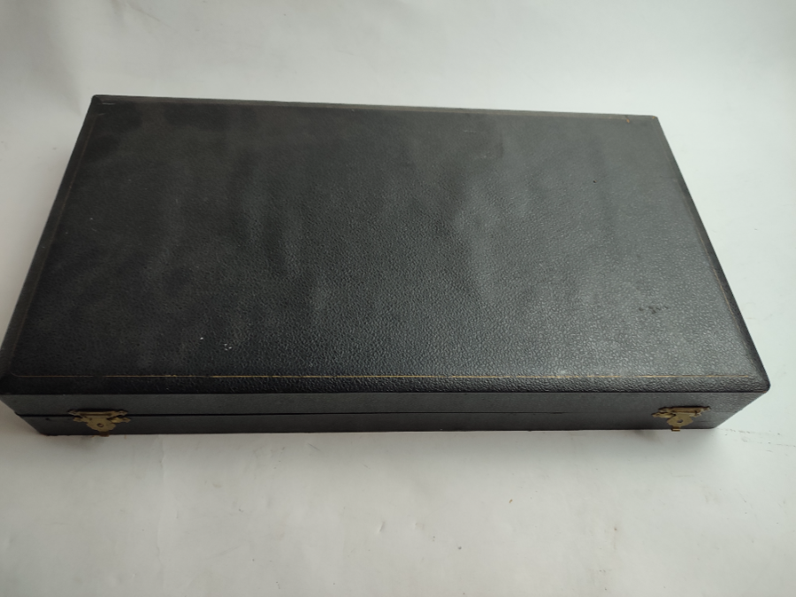 Discover our chromed cutlery set, perfect for six people. Ideal for desserts, they add charm to dining. Explore specs and order now!