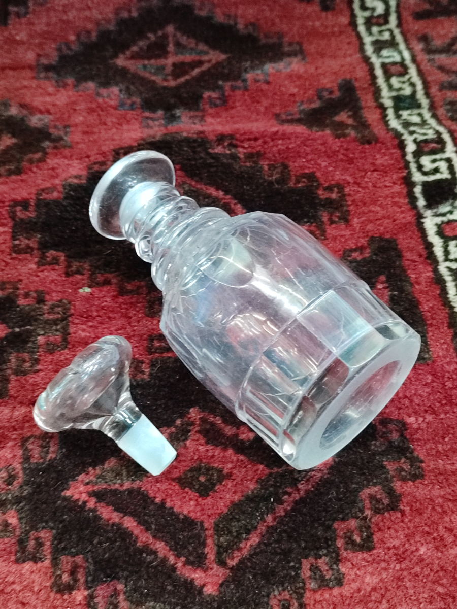 Discover our collection of Regency cut glass decanters circa 1830, in great condition. Explore now and add a touch of elegance to your dining. Use code: 'REGENCY10'.